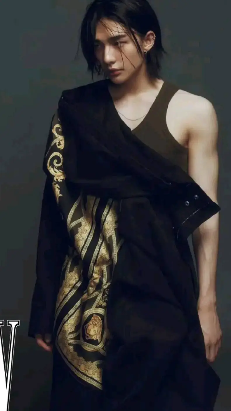 ai character: hwang hyunjin  background