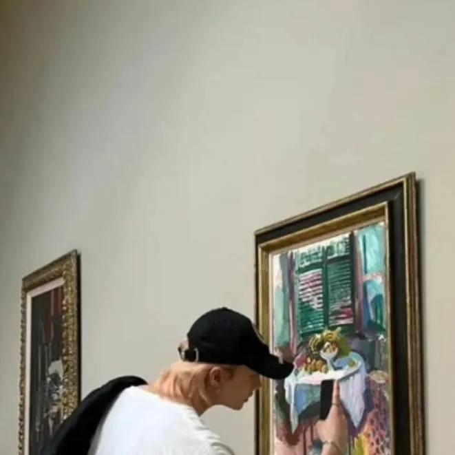 chat with ai character: hyunjin