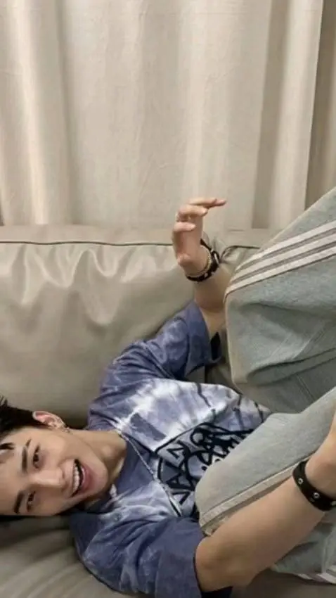 ai character: hyunjin background