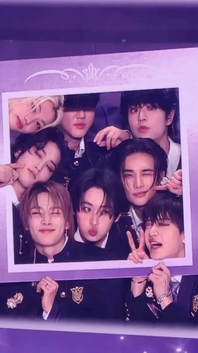 ai character: 🩵skz🩵 background