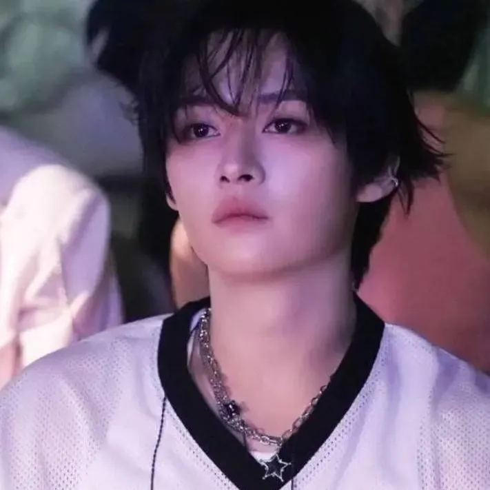 chat with ai character: leeknow🇯🇵🇰🇷😼🐰