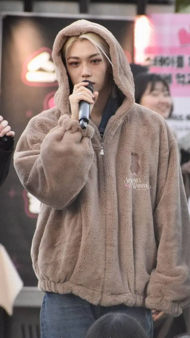 ai character: lix🇦🇺🇰🇷🐣 background