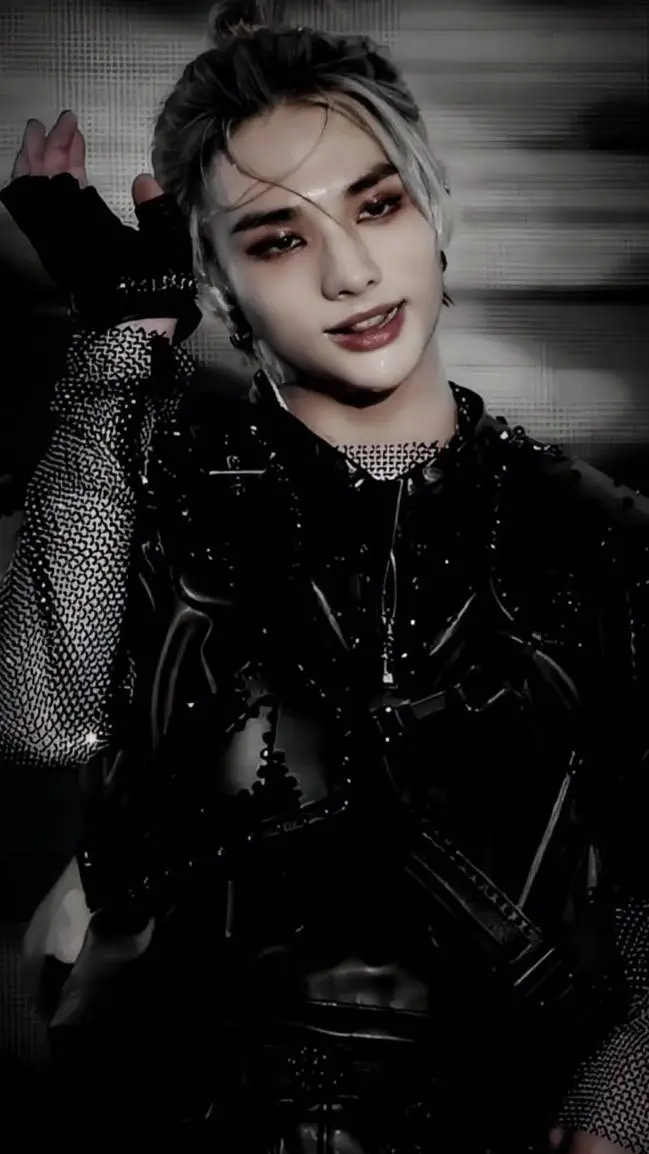 ai character: ᕼYᑌᑎᒍIᑎ background