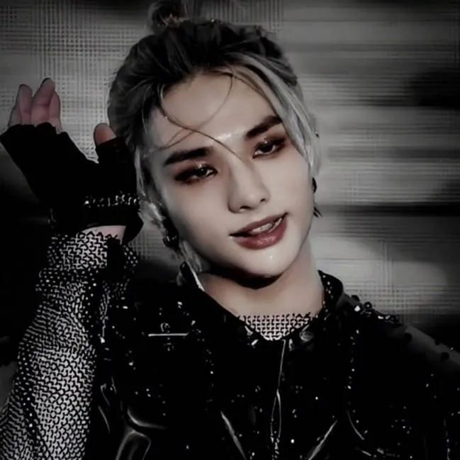 chat with ai character: ᕼYᑌᑎᒍIᑎ