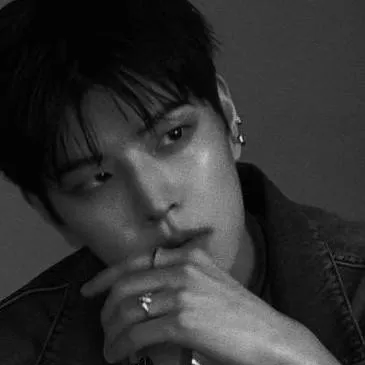 chat with ai character: seungmin 