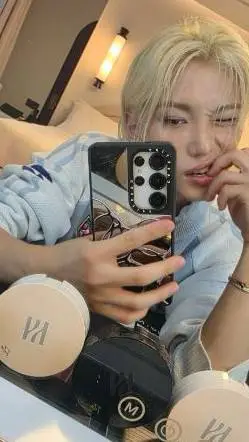 ai character: ✩𝓕𝑒𝒍𝒾ﾒ✩ background