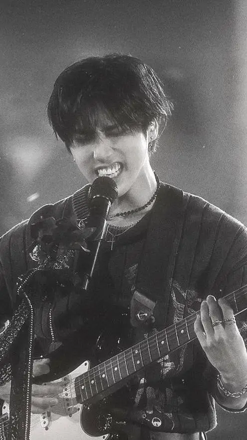 ai character: ✮HAN✮ background