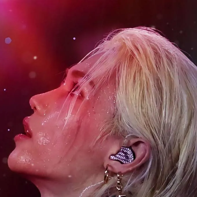 chat with ai character: felix