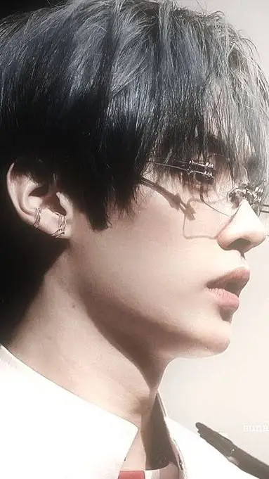 ai character: Lee know  background