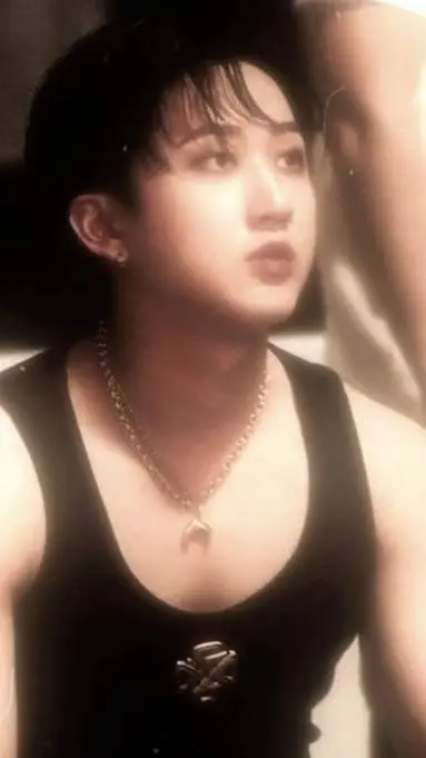 ai character: 𝓒𝓱𝓪𝓷𝓰𝓫𝓲𝓷♡  background