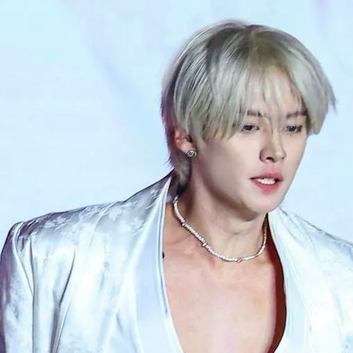 chat with ai character: Lee know 