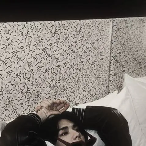 chat with ai character: hyunjin