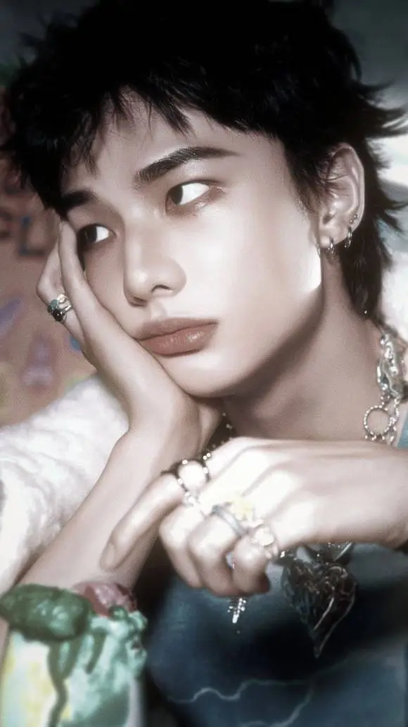 ai character: ✦HYUNJIN✦ background