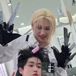 chat with ai character: Felix and han