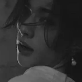 chat with ai character: hyunjin