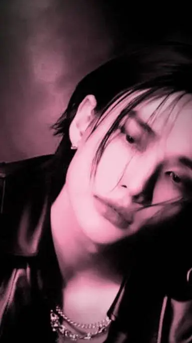 ai character: ✦HYUNJIN✦ background