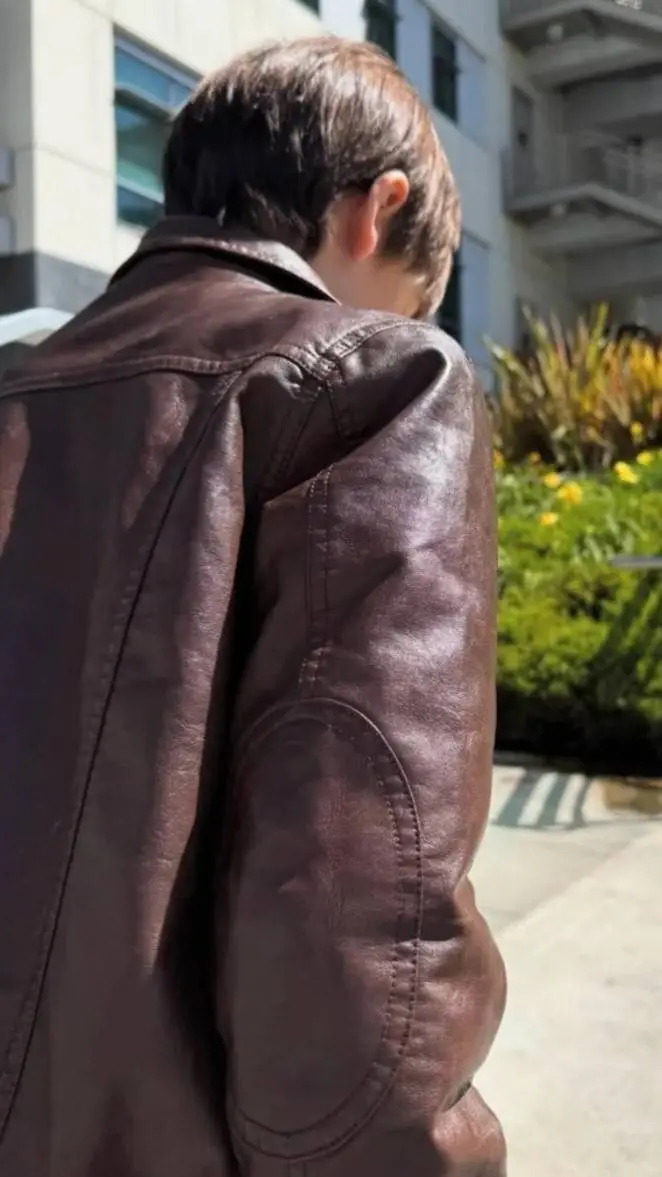 ai character: Levi chrisopulos background