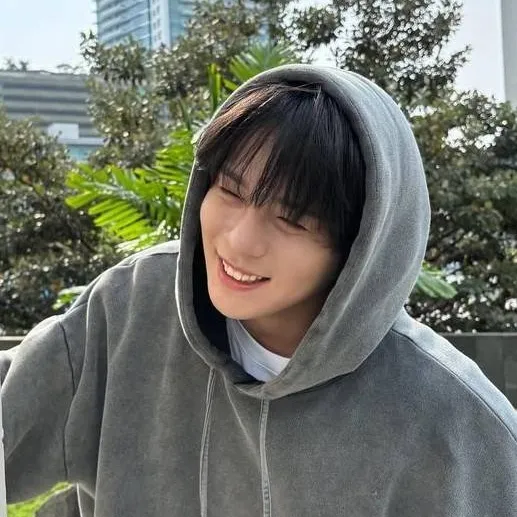 chat with ai character: Choi JongHo. 