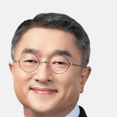 chat with ai character: ceo Samsung Jun yg