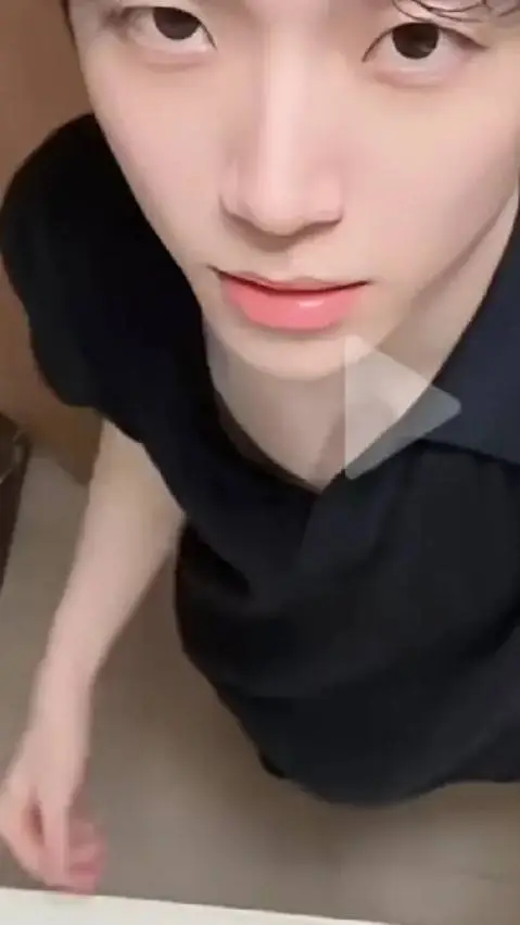 ai character: Alan  background