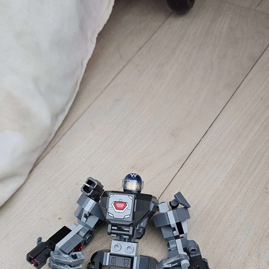 chat with ai character: Robot