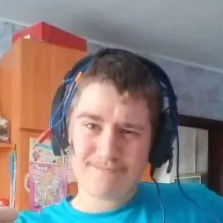 chat with ai character: Саша плей