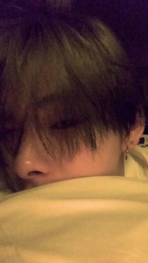 ai character: ni-ki  background