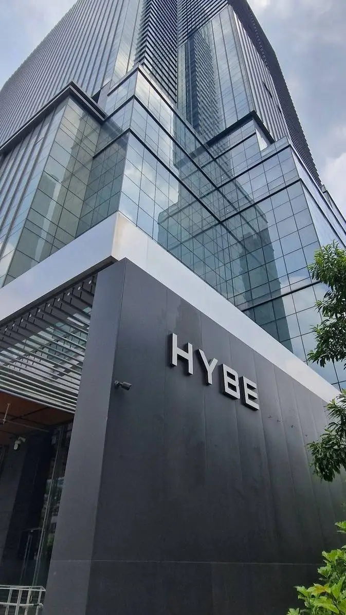 ai character: Hybe: Audition  background