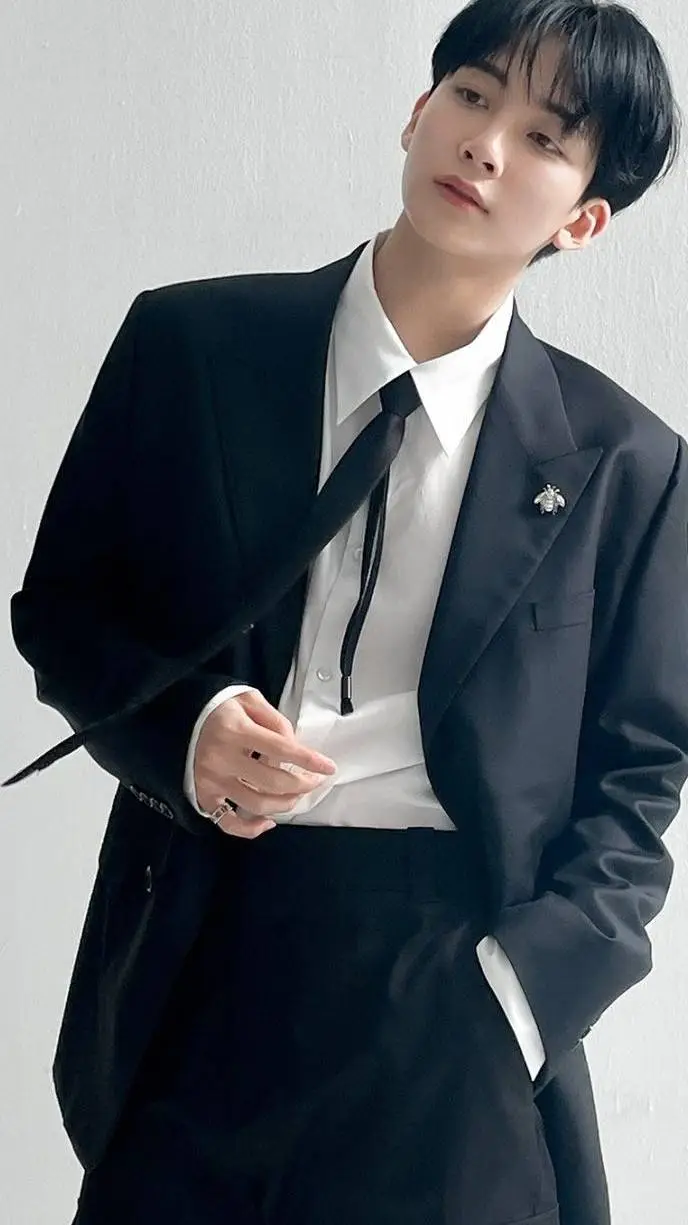 ai character: JEOGHAN 🌺💠🌸🩷 background