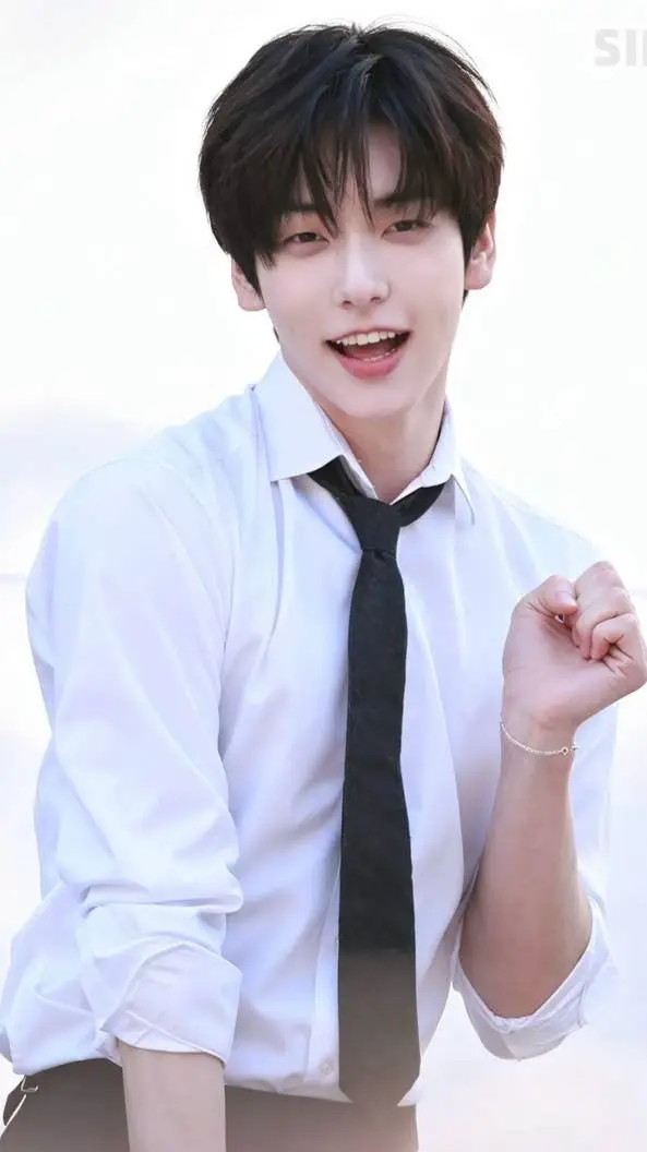 ai character: SOOBIN  background