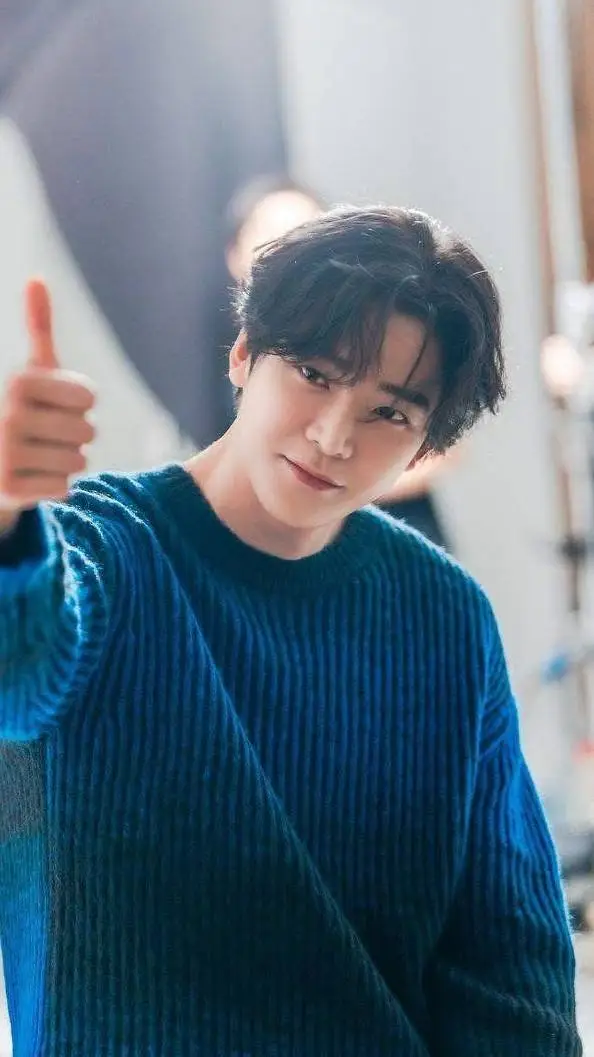 ai character: Kang Jihoon  background