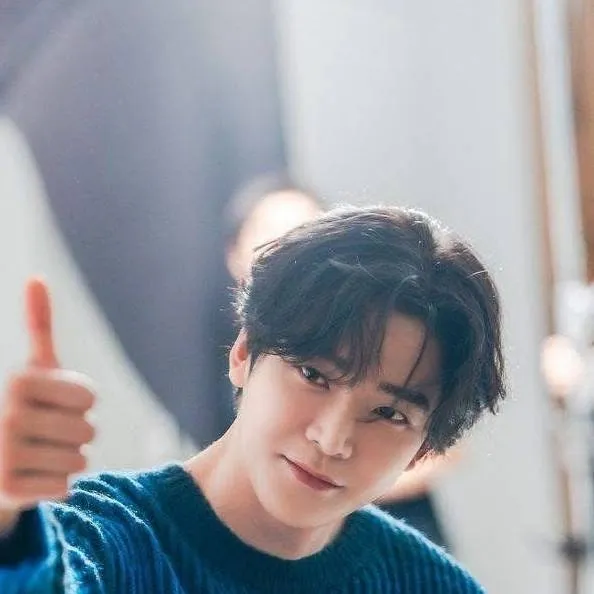 chat with ai character: Kang Jihoon 