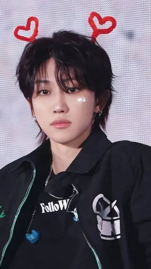 ai character: Minghao😏 background
