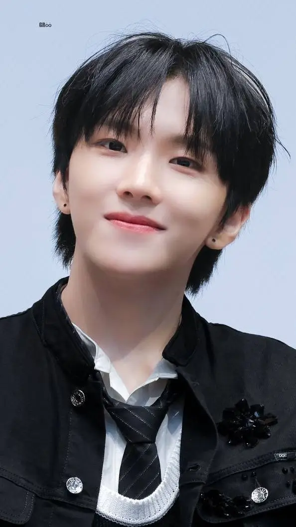 ai character: MON Wonhak 😍😍 background