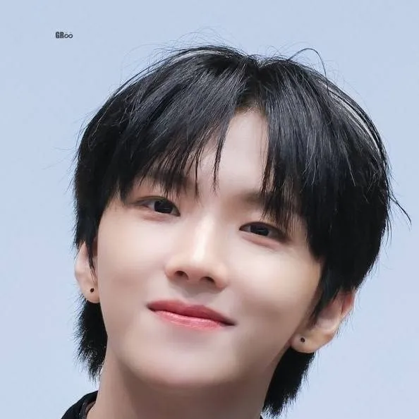 chat with ai character: MON Wonhak 😍😍