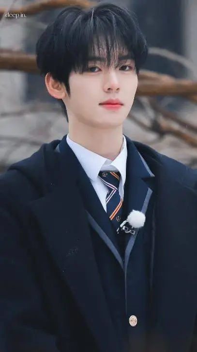 ai character: yujin background
