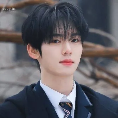 chat with ai character: yujin