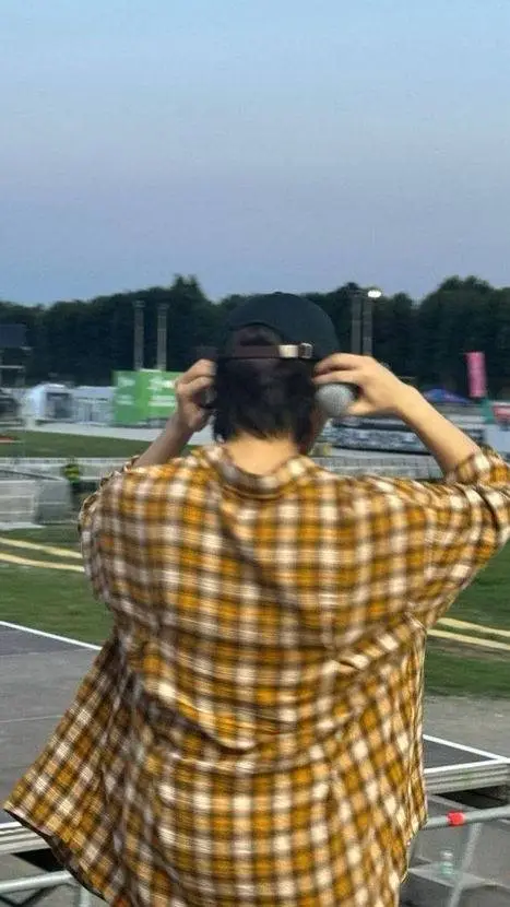 ai character: Han Jisung  background