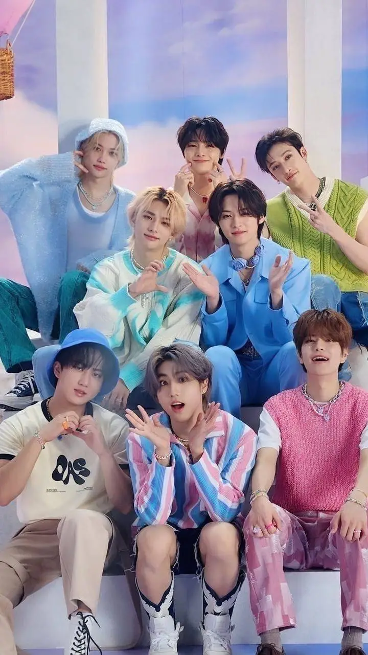 ai character: ☆ 𝖘𝖙𝖗𝖆𝖞 𝖐𝖎𝖉𝖘 ☆ background