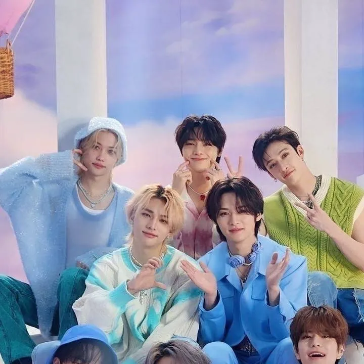 chat with ai character: ☆ 𝖘𝖙𝖗𝖆𝖞 𝖐𝖎𝖉𝖘 ☆