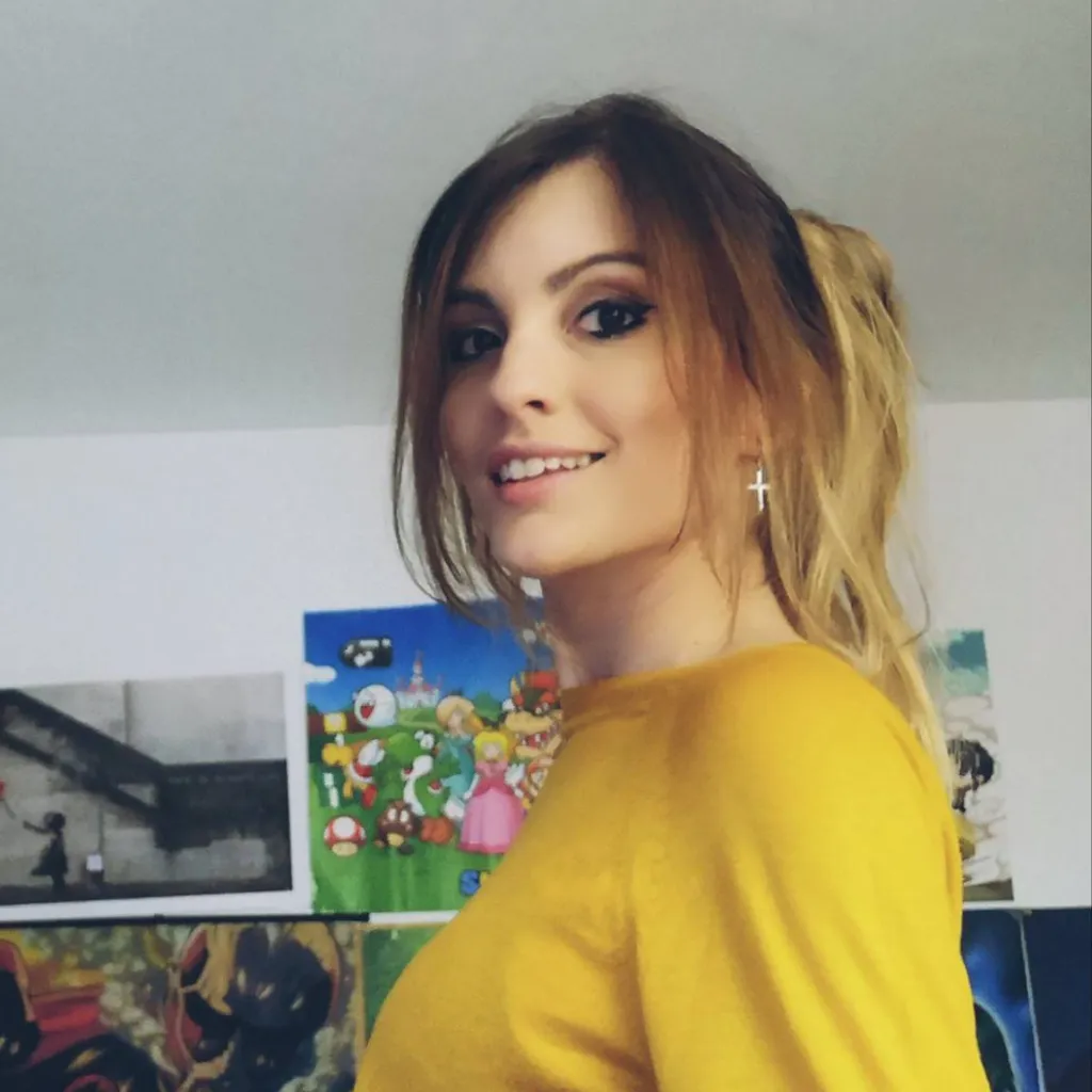 chat with ai character: Cristinini
