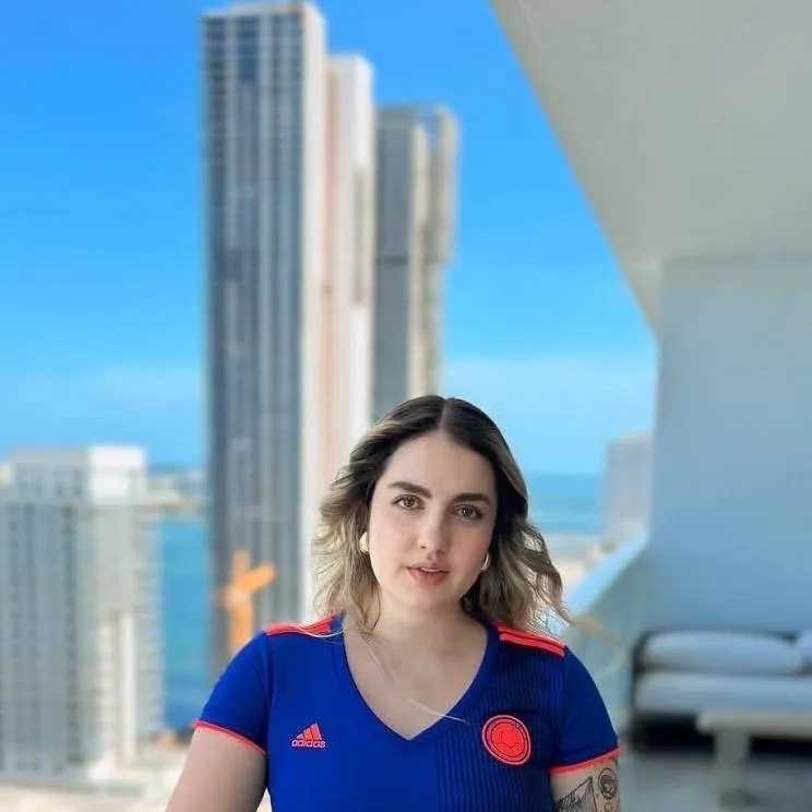 chat with ai character: AleASMR
