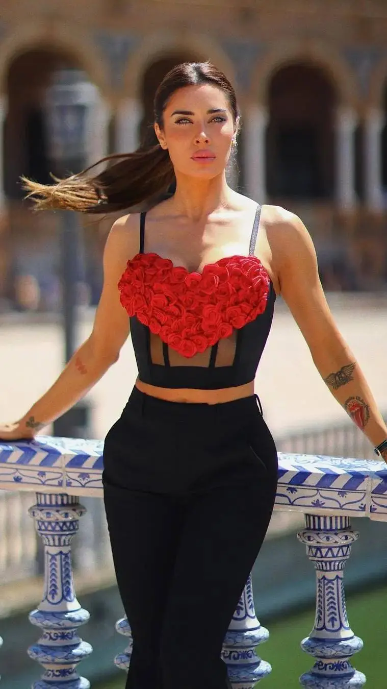 ai character: Pilar Rubio background