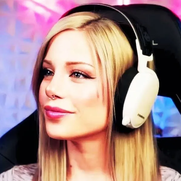 chat with ai character: Biyin