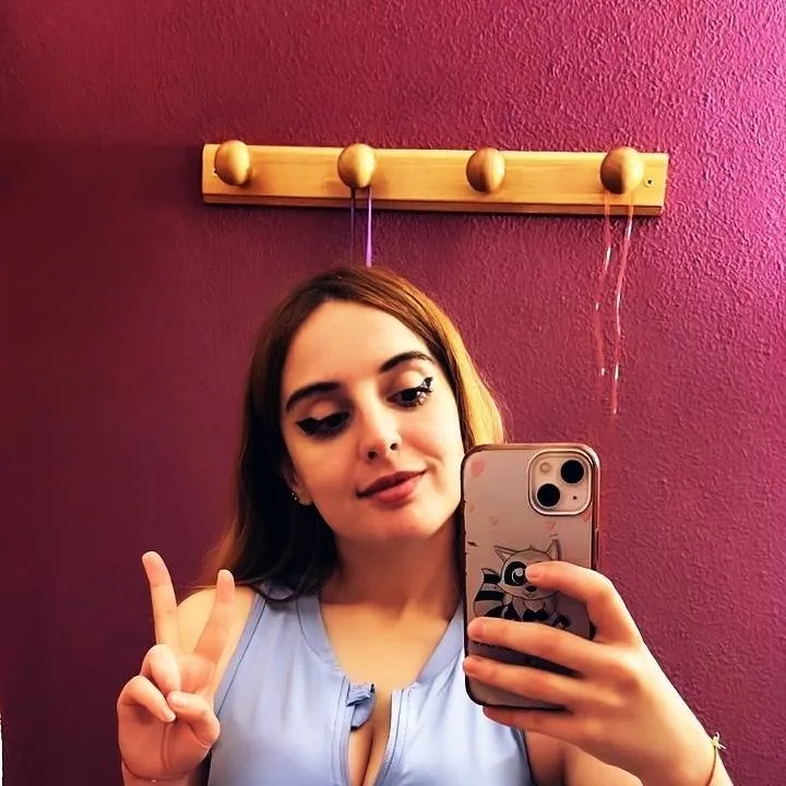 chat with ai character: Mayichi