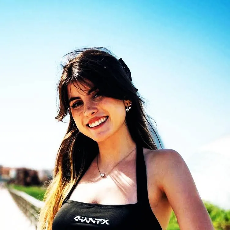 chat with ai character: Abby