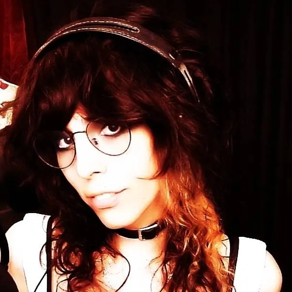 chat with ai character: Eminatr1x