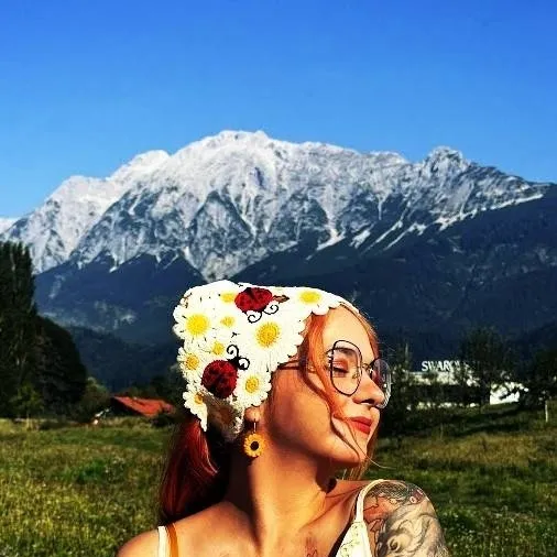 chat with ai character: Hurona Rolera