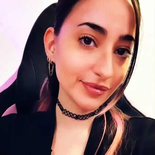 chat with ai character: Esther Olivé