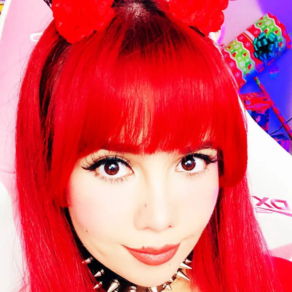 chat with ai character: WindyGirlk
